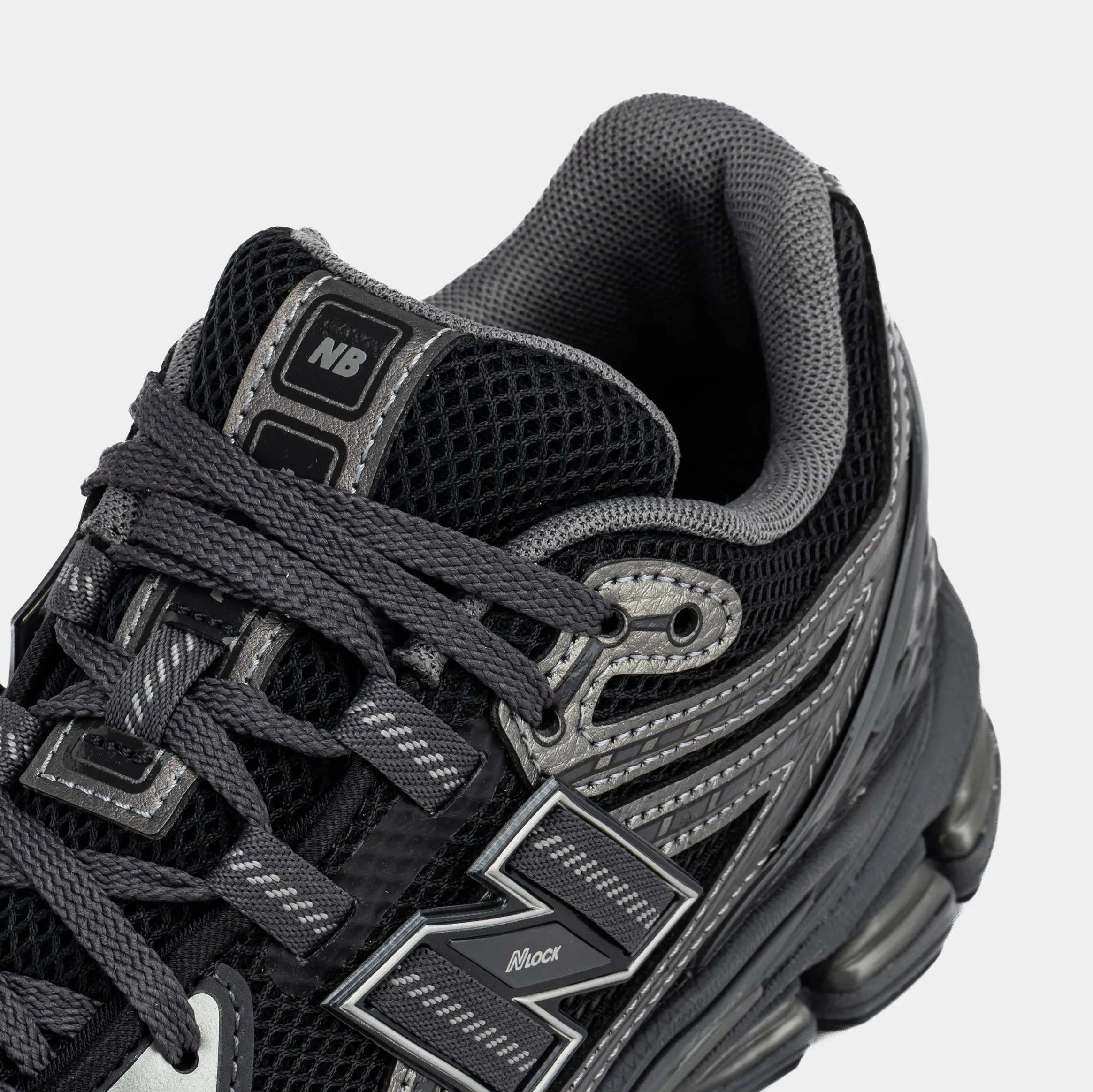 1906 Phantom Grade School Running Shoes (Phantom)